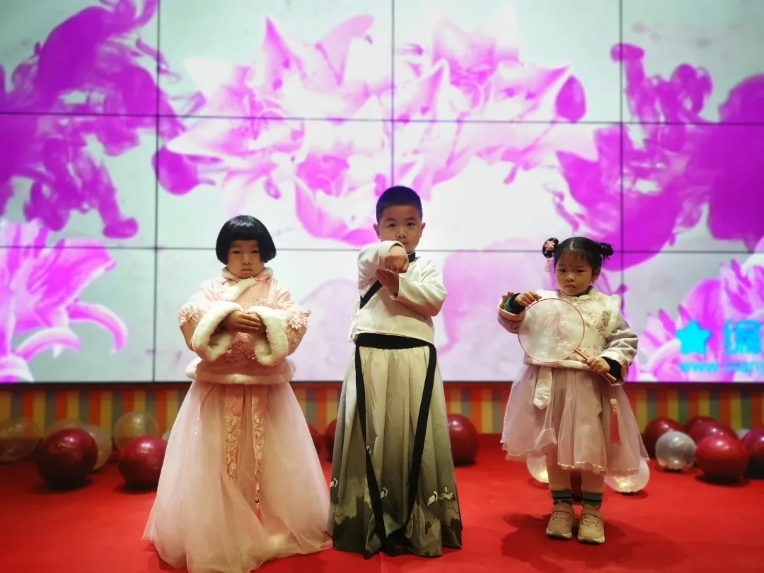 汉服迎新，玩转牛年——天元公学幼儿园举行开学典礼