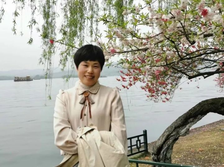 天元人物志丨赠人玫瑰手余香，情系数学心芬芳——记小学部数学教师蔡余芬