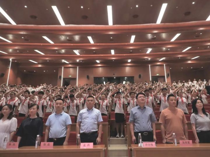 乘风破浪，自信我能行——天元公学初中部举行初二、初三年级2022学年第一学期开学典礼
