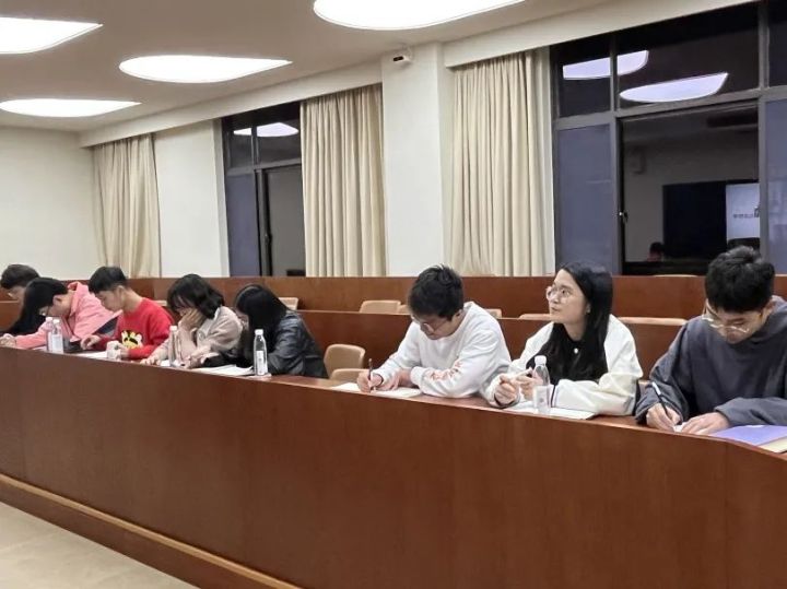 相约智苑丨天元公学初中部举办第十二期“你好！星期一”学习沙龙