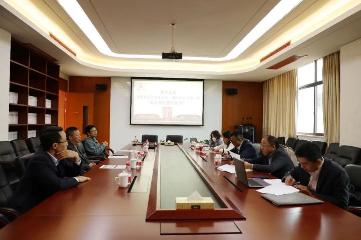 余杭区教育局张同华一行到天元公学高中部调研指导