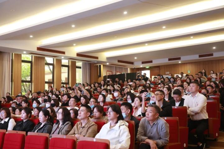 家校携手赴春约，春风化雨育花开——记天元公学初中部初二年级家长会活动