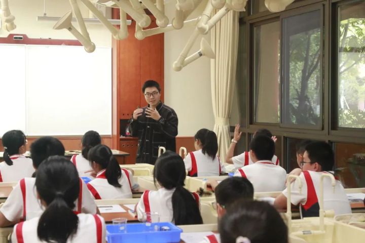 天元公学初中部举行十月科学名师工作室活动