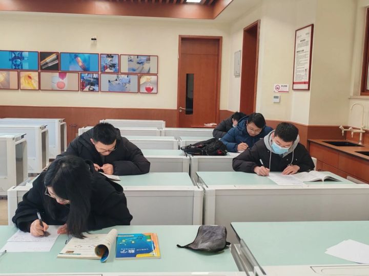 我校教师在全区初中数学模拟上课比武中荣获一等奖，良渚、瓶窑片区比赛在我校举行