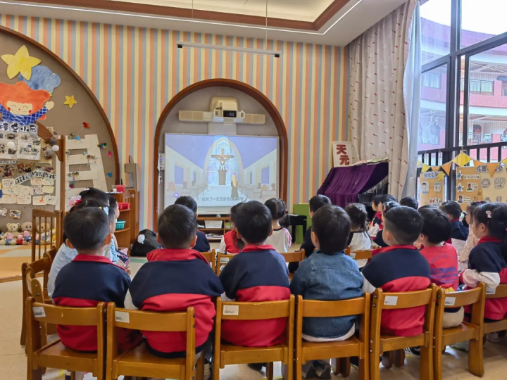 告白母亲，为爱加冕——记天元公学幼儿园母亲节系列活动