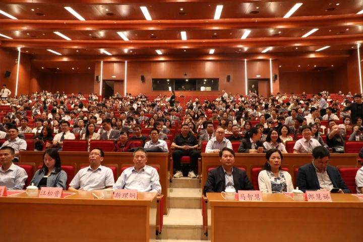 龙门在望昂首跃，青春玉成壮思飞——天元公学高中部（数学部）举行2024届高三成人礼暨毕业典礼