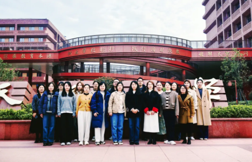 学科组风采丨高中部英语教研组：语通中外，博雅通达