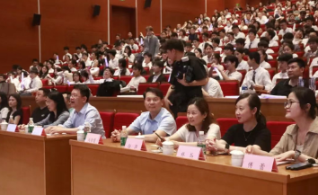 元气启程，归期再遇——天元公学初中部举行2025届学生毕业典礼