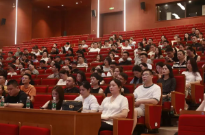 共育，共行，共成长——天元公学初中部举行2025级新生家长见面会