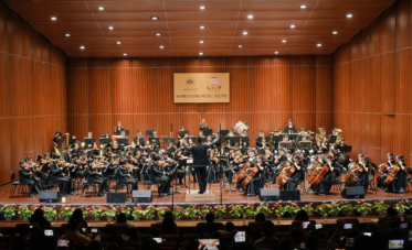 “乐启新岁”2026迎新交响音乐会，港沪杭青少年乐团在天元公学同台演出