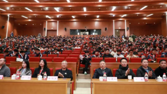 开学典礼高甜时刻！最特别的奖，给最可爱的老师