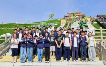 班级风采丨高中部高二 (15) 班：静水深流，自有江河