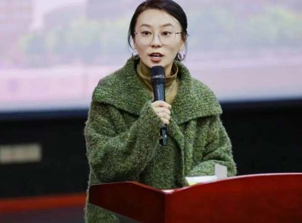 智苑风华丨从深耕到领航，共筑成长新体系——天元公学初中部2026级年级组长郑玮