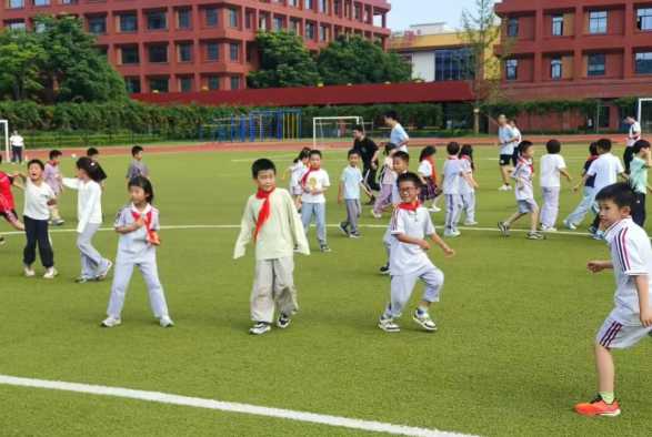 让快乐充盈童年，去有风的地方玩：天元公学小学部一年级户外专题展示